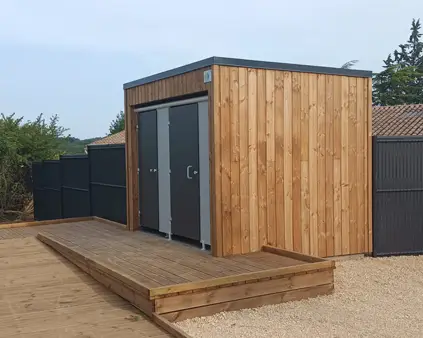 Bloc sanitaire, Sanitaire modulaire pour collectivités, mairie, Loisirs & Tourisme, solution modulaire WC PMR et classique SANIBIO Gamme X3